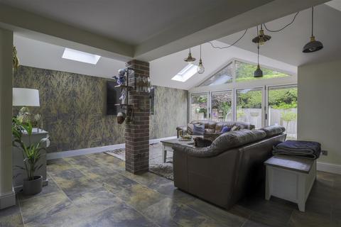 4 bedroom detached house for sale, Tarragon Drive, Meir Park