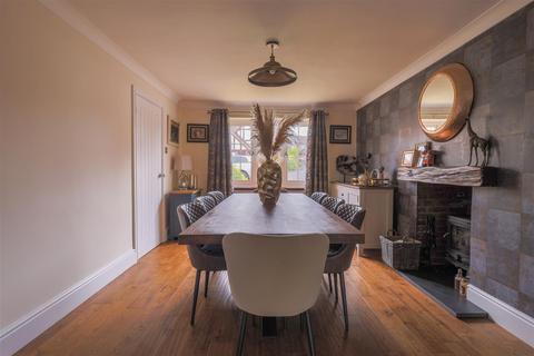 4 bedroom detached house for sale, Tarragon Drive, Meir Park