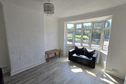 1 bedroom flat to rent, Collier Row Road, Romford RM5
