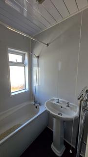 1 bedroom flat to rent, Collier Row Road, Romford RM5