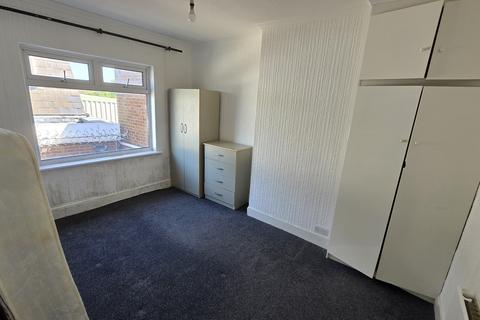 1 bedroom flat to rent, Collier Row Road, Romford RM5