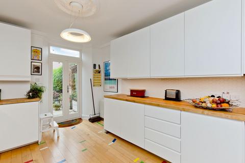 52 Newhaven Road, Edinburgh, EH6 5QB