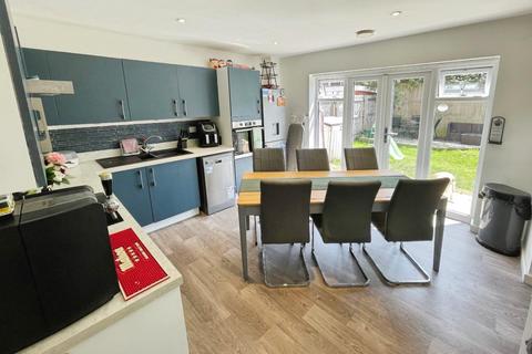 4 Harrison Close, Eastham, Wirral, CH62 8FA