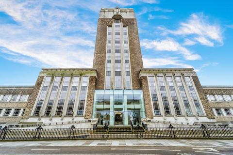 undefined, Great West Road, Brentford