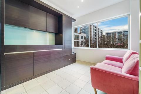 undefined, Great West Road, Brentford