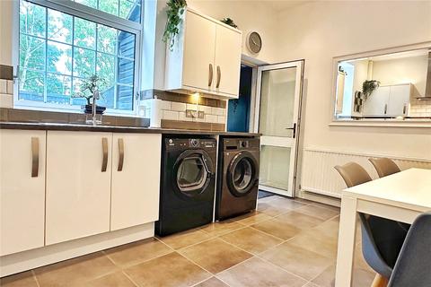 106 Whitegate Lane, Chadderton, Oldham, OL9 8RP