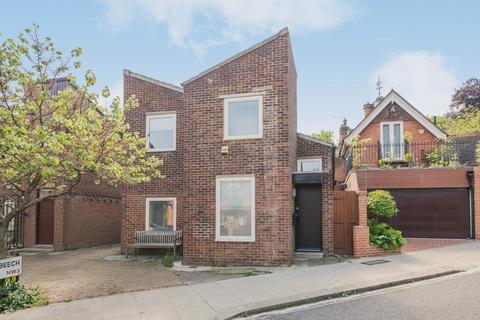 4 Copperbeech Close, London, NW3 5RB