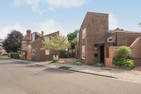 4 Copperbeech Close, London, NW3 5RB