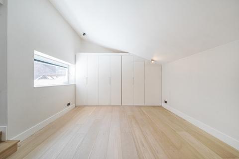 4 Copperbeech Close, London, NW3 5RB