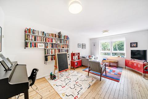 3 bedroom maisonette for sale, Hooks Close, London