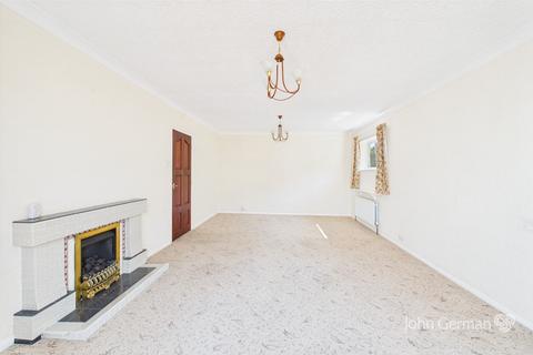 2 bedroom detached bungalow for sale, Hillsdale Road, Burton-on-Trent