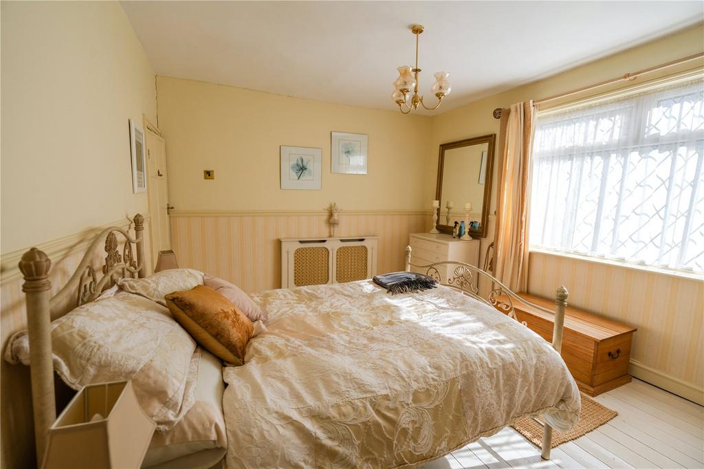 Bedroom 1 (2)