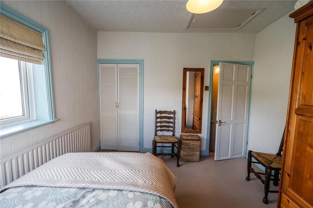 Bedroom 2 (2)