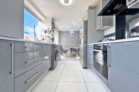 2 Gordon Drive, Tipton, DY4 7LZ