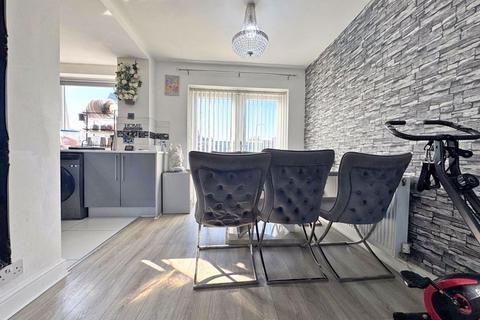 2 Gordon Drive, Tipton, DY4 7LZ