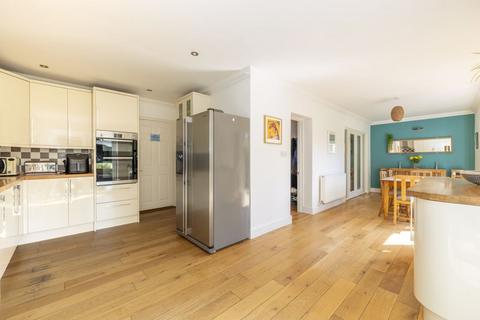 4 Central Parade, Maresfield, Uckfield, TN22 2EN