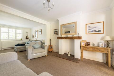 4 Central Parade, Maresfield, Uckfield, TN22 2EN