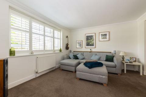 4 Central Parade, Maresfield, Uckfield, TN22 2EN