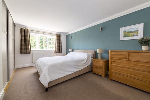 4 Central Parade, Maresfield, Uckfield, TN22 2EN