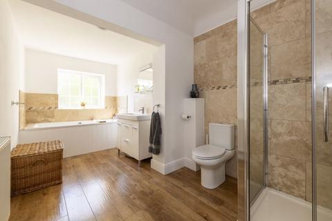 4 Central Parade, Maresfield, Uckfield, TN22 2EN