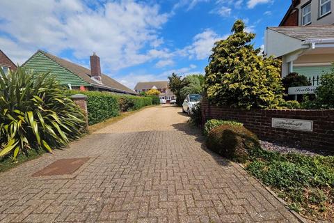 3 bedroom semi-detached house for sale, Seathrift Close, Lee-On-The-Solent, PO13