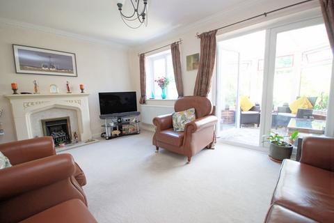 3 bedroom semi-detached house for sale, Seathrift Close, Lee-On-The-Solent, PO13
