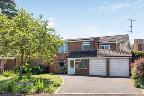 2 Highfield Close, West Byfleet, KT14 6QR