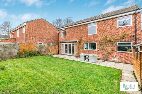 2 Highfield Close, West Byfleet, KT14 6QR