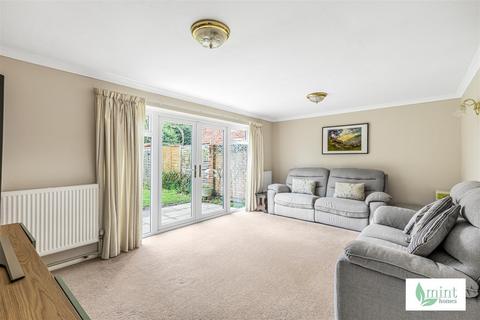 2 Highfield Close, West Byfleet, KT14 6QR