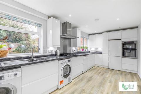 2 Highfield Close, West Byfleet, KT14 6QR