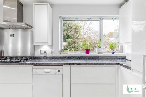 2 Highfield Close, West Byfleet, KT14 6QR