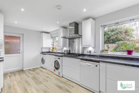 2 Highfield Close, West Byfleet, KT14 6QR