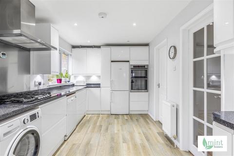 2 Highfield Close, West Byfleet, KT14 6QR