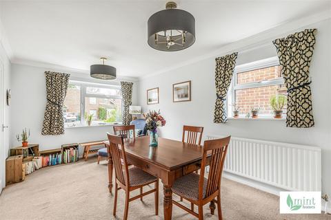 2 Highfield Close, West Byfleet, KT14 6QR