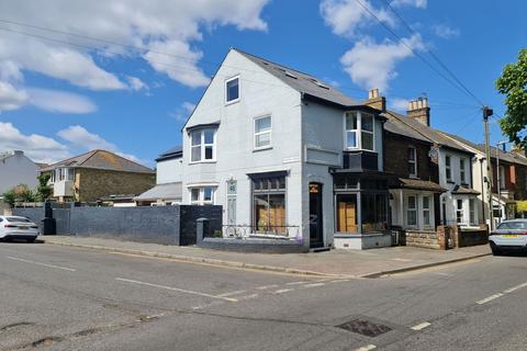 4 bedroom semi-detached house for sale, Cornwall Road, Deal CT14