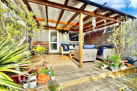 8 Oak Road, Greenhithe, DA9 9DH