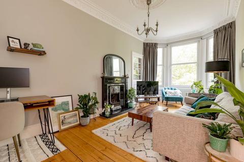 5/4 Connaught Place, Edinburgh, EH6 4QT