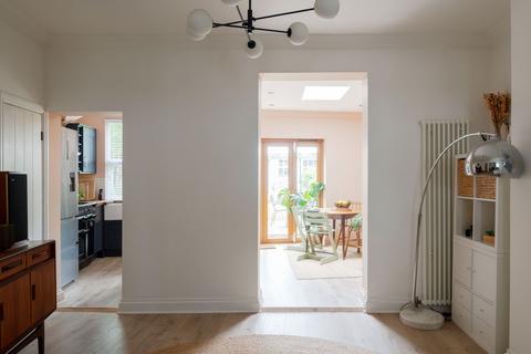 105 Farmer Road, London, E10 5DJ