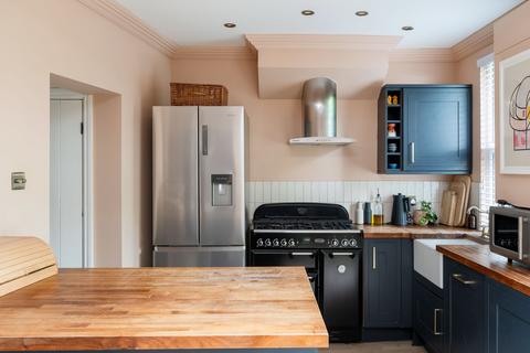 105 Farmer Road, London, E10 5DJ