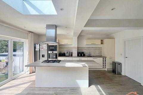 4 bedroom semi-detached house for sale, Drummond Drive, Stanmore