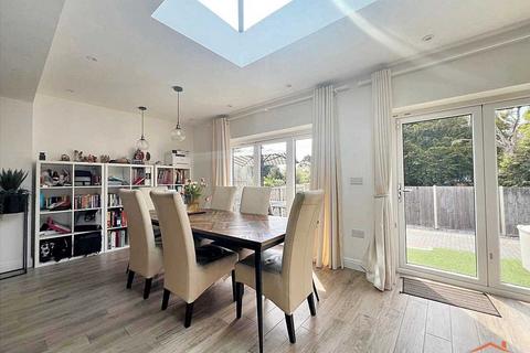 4 bedroom semi-detached house for sale, Drummond Drive, Stanmore