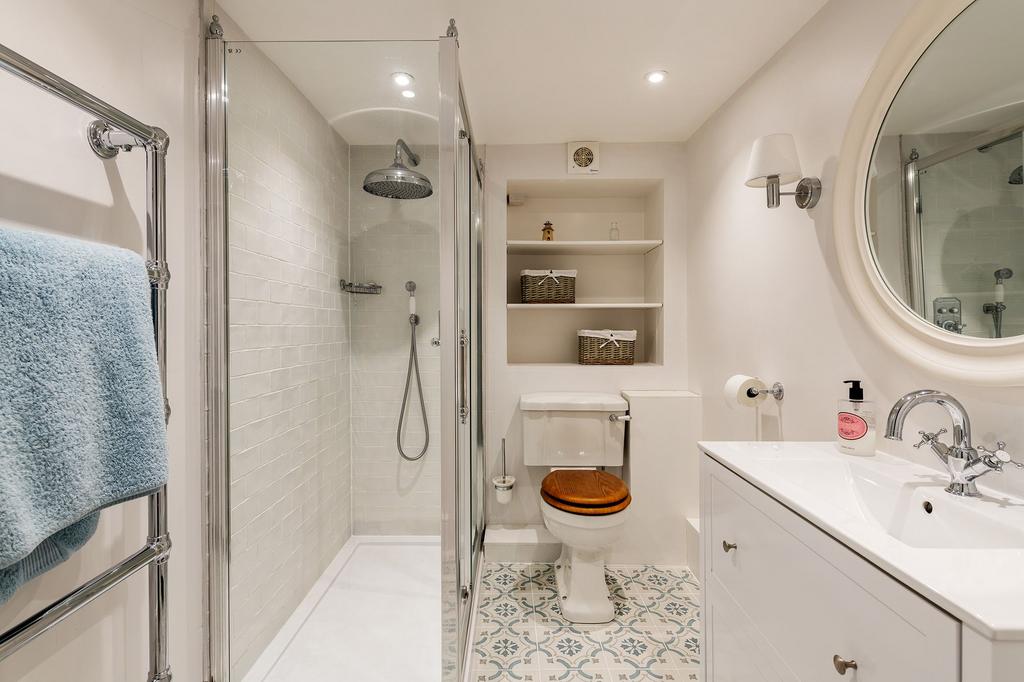 The Old Bakery, Clarence St, Dartmouth - Shower...