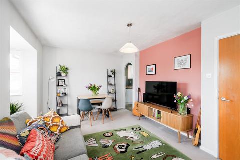 93 Chamberlain Place, London, E17 6AZ