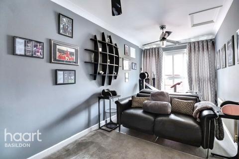14 Aylesbury Drive, Langdon Hills, Basildon, SS16 6UL