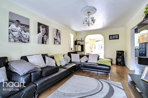 14 Aylesbury Drive, Langdon Hills, Basildon, SS16 6UL
