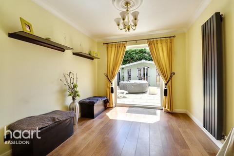 14 Aylesbury Drive, Langdon Hills, Basildon, SS16 6UL
