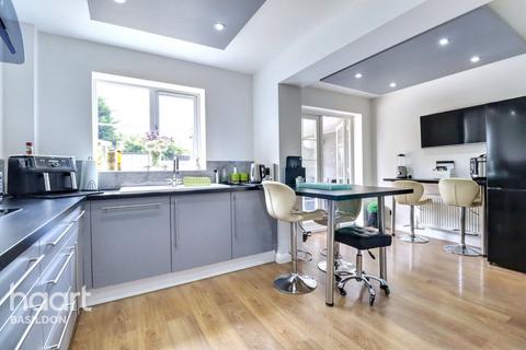 14 Aylesbury Drive, Langdon Hills, Basildon, SS16 6UL
