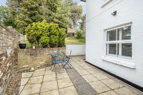 2 bedroom detached house for sale, Upper Sunbury Road, Hampton TW12