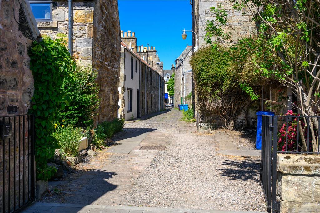 Courtyard/Rose Lane