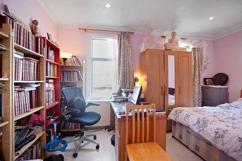 3 bedroom terraced house for sale, Ley Street, Ilford IG2
